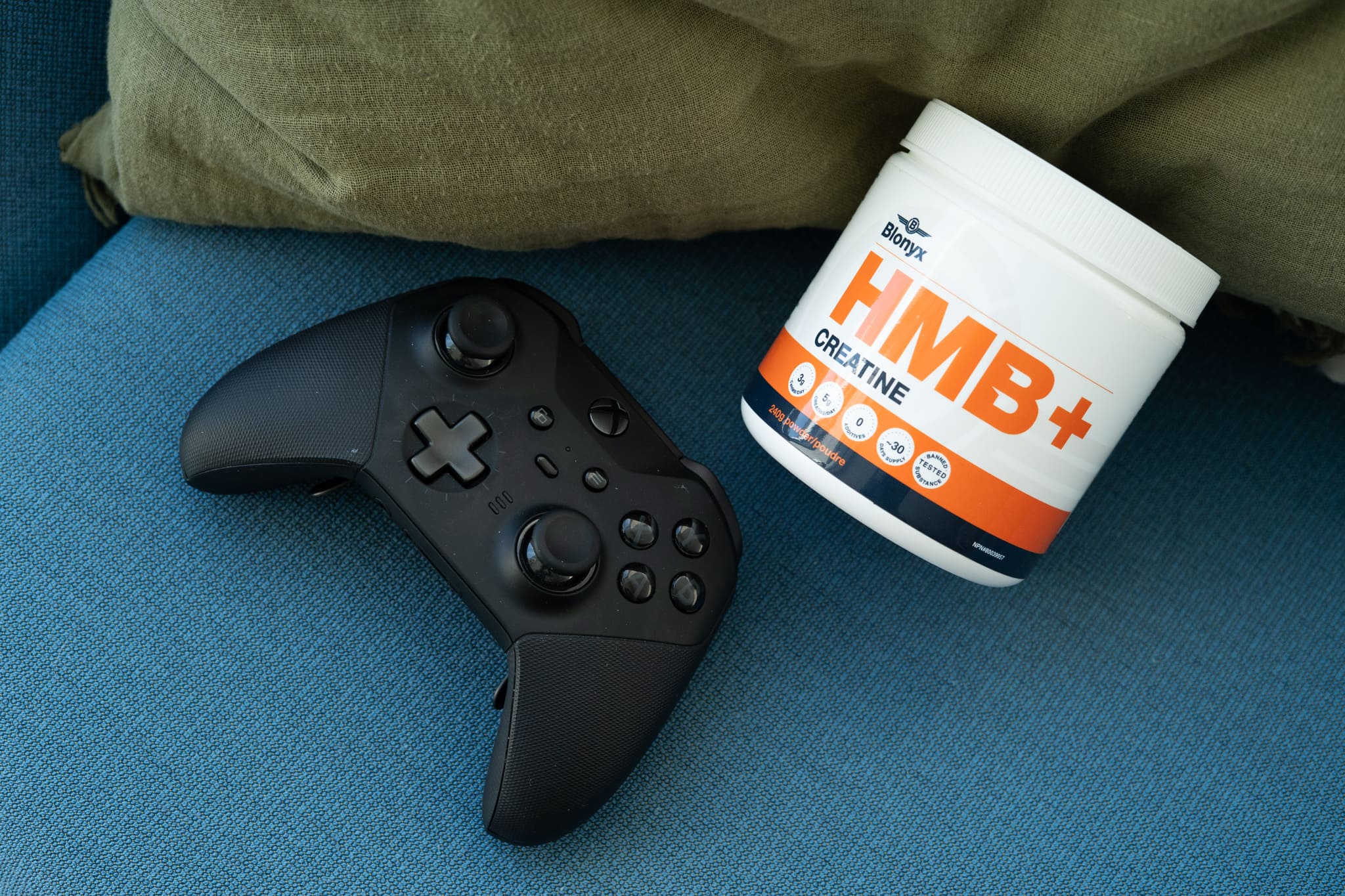 Blonyx HMB+ Creatine and a Gaming Controller